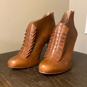 Pour La Victorie Heels